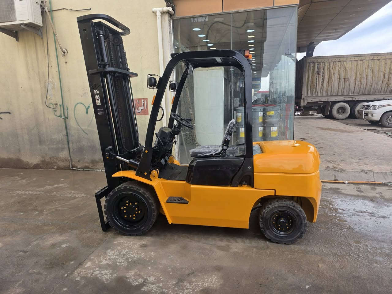 رافعه صيني ٣طن بدون أوراق 
كير مكينه مجفت شرط 
سعره ٦٥ بي مجال 
***********
