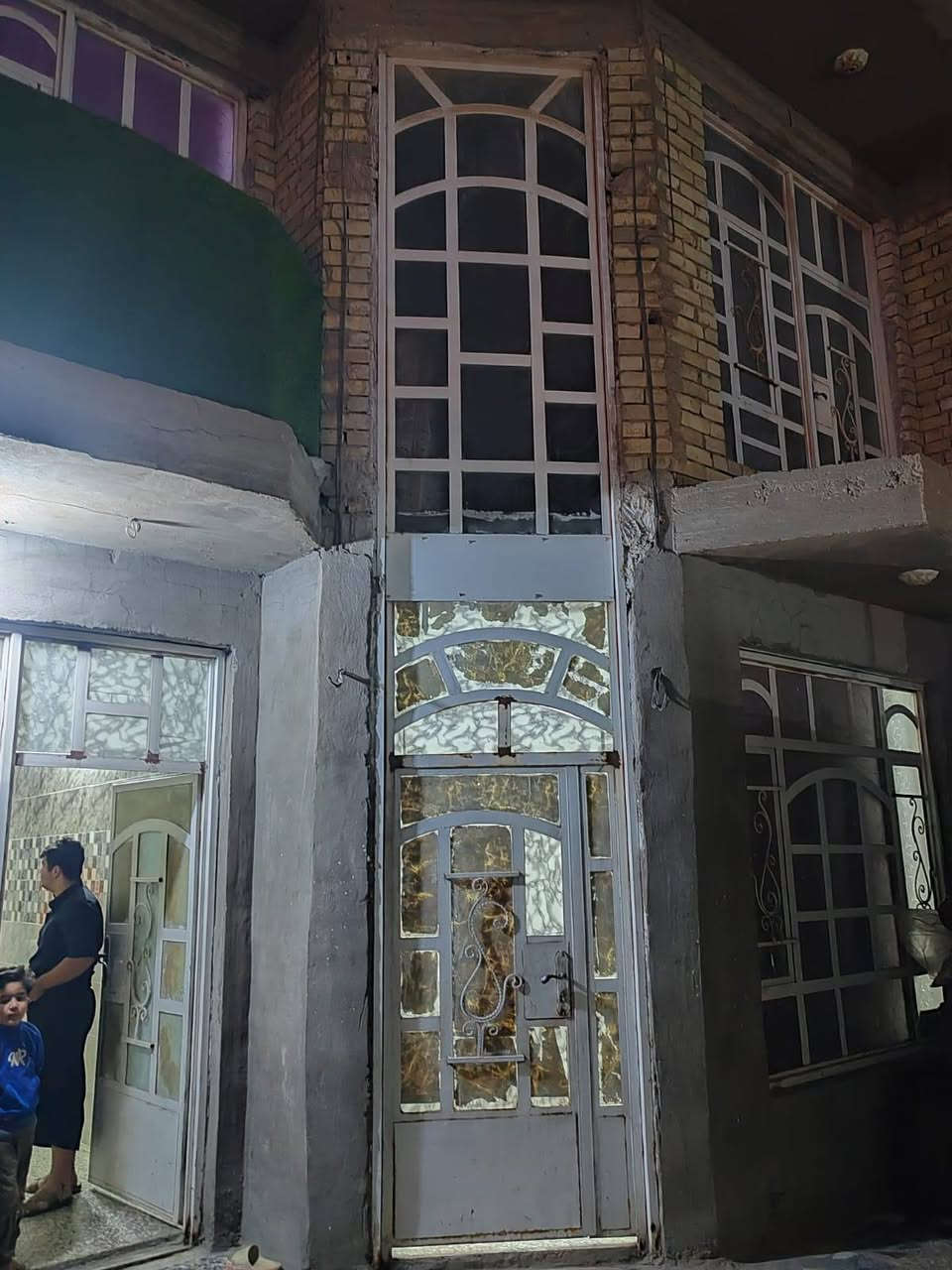 بسم الله الرحمن الرحيم
السلام عليكم ورحمة الله وبركاته
بيت ١٥٠ متر ٧ اونص متر وجه ونزال ٢٠ قريب على الشارع العام ٣٠ متر ٤ غرف نوم وصاله ومطبخ واستقبال بناء طابوق كاشي وسيراميك بيت جاهز منطقة خيرات البتول الزراعي للاستفسار الاتصال على الرقم
السعر ١٢٥ مليون وبيه مجال للاستفسار الاتصال على الرقم *********** ابو محمد
