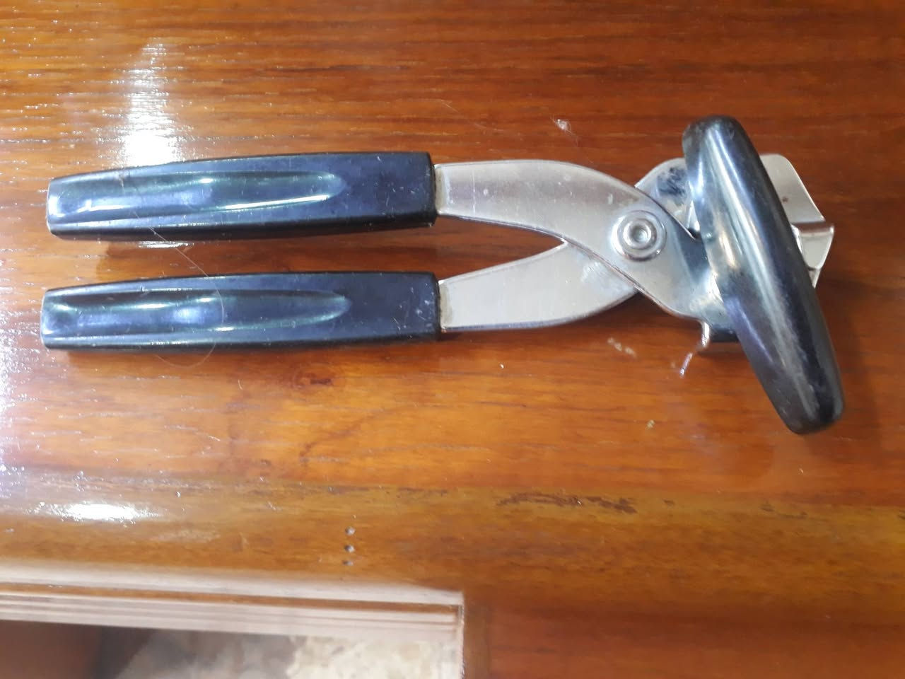 السلام عليكم متسحاد سكين صنع عراقي العنوان موصل للاستفسار الاتصال على الرقم ***********
