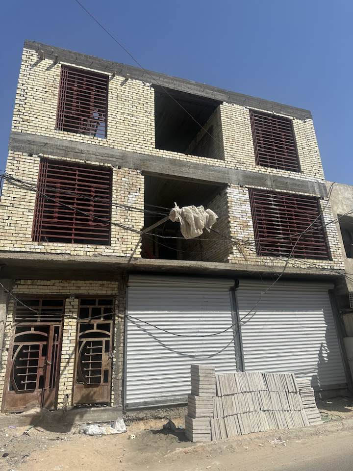 سلام عليكم اخوان عماره لبيع مساحه 210 محلات ثنين وخمس شقق طابق الأرضي جاهز ومكمل عدا كاشي مكاني الخطيب الزراعي قرب جامع الإمام علي (ع) رقم ***********
