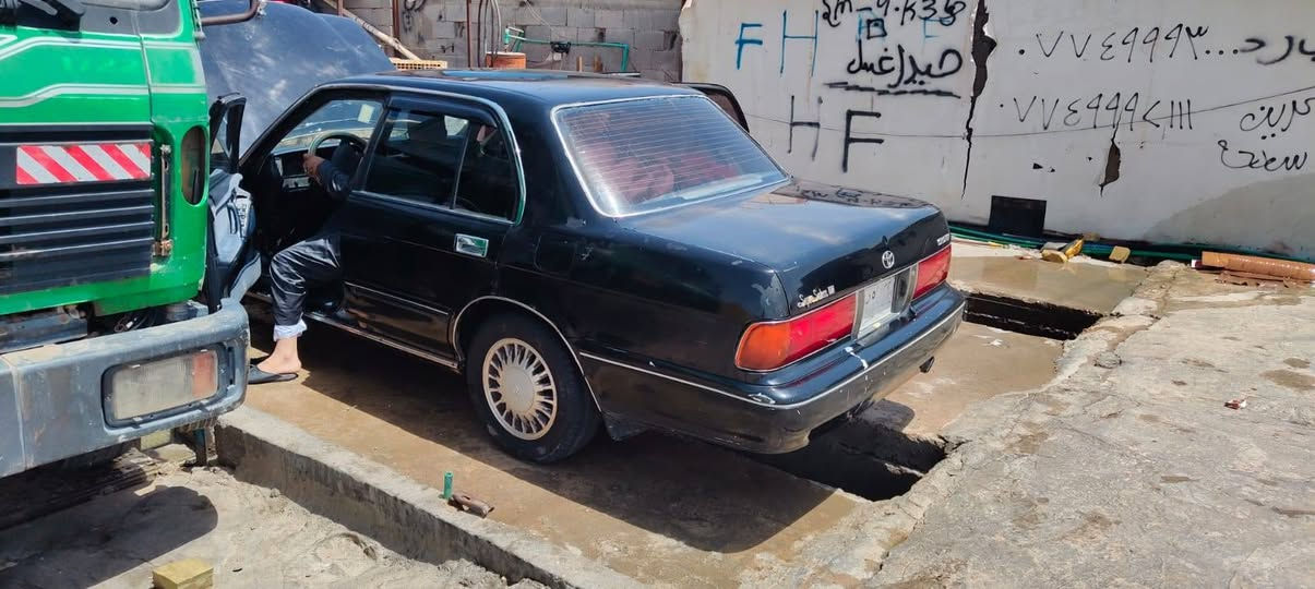بيع مستعجل 
سياره كراون أرنب للبيع 
لون أسود انباري راعيه بالنجف مشروع وطني مكفولة من كصه و نقل و الاصوليات راعيه يريد امداور
محرك كير حداديه تخم تاير خير من الله بس أكو صوت هسه طلع بالاكسل و التبريد عاطل السعر 49بيه مجال ***********
