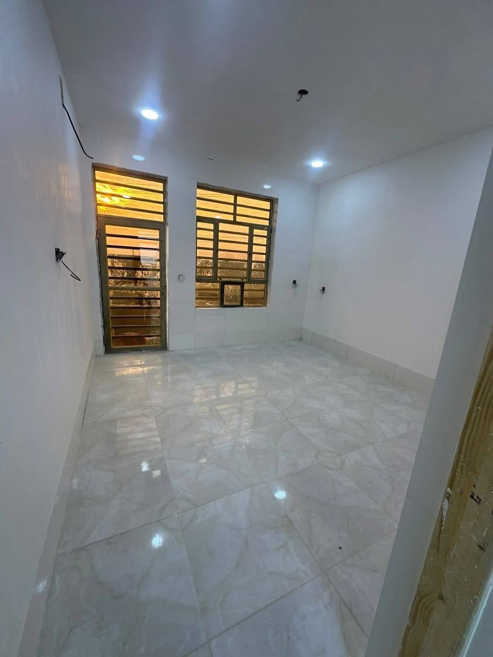 السلام عليكم بيت لبيع مساحه 50م طابقين غرفه واحده هورجب البصمه سعر ٥٥ لاستفسار ***********
