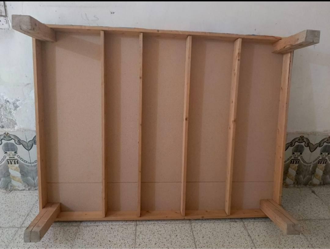 للبيع جربايه وميز مرايه نظافتهن ٧٥ بالميه سعرهن ١٢٥ وبيهن مجال مكانها ديوانيه حي  الصدر الثاني 
***********
