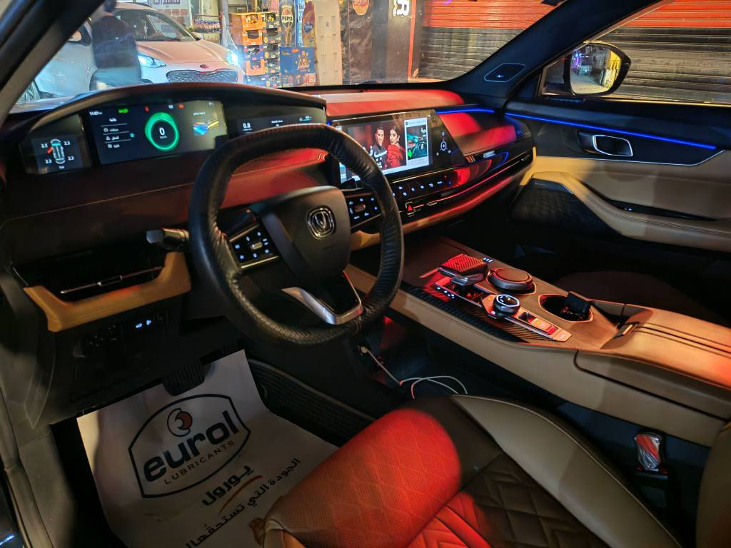 السلام عليكم .. شنجان UinK فخر صناعة شنجان موديل 2022 بغداد بسمي تحويل مباشر لون سمنتي ماشيا ٨١ الف كيلو وقابله للزيداه تحت ضمان الشركة .. 
مواصفاتها يرادلها جريده ومتخلص هههه شنو لبالك ومو ابالك بيها  سياره نظيفه محرك ٢٠٠٠ تيربو شرط شرط البانزين العادي ومن الشركة هذا نظامها بدون اي دونز  صيانة بالشركة مبدل دهن عدهم ٨٠٨٠٠ بعده جديد شرط كير محرك كله كفاله ... 
بيها صبغ بابين جهة الراكب وشويه بحافة قبغ الصندوك بدون اي داخل اكرر بدون داخل حتى عندي فديو بالدواخل فقط خارج .. 
سعرها مناسب جدا جدا ١٨٠ ورقه يعني تقريبا ٢٧ مليون او اقل شويه 
سياره جاهزه من كلشي 
مكاني بغداد حي الجهاد رقمي *********** بي وتساب .. 
وتحياتي للاداره بغداد, العراق
