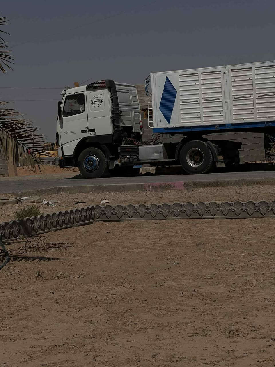 سلام عليكم فولفو موديل 96 رقم الانبار تخم تاير جاهزه للعمل سعر 95 وبيه مجال الا ستفسار  ***********
