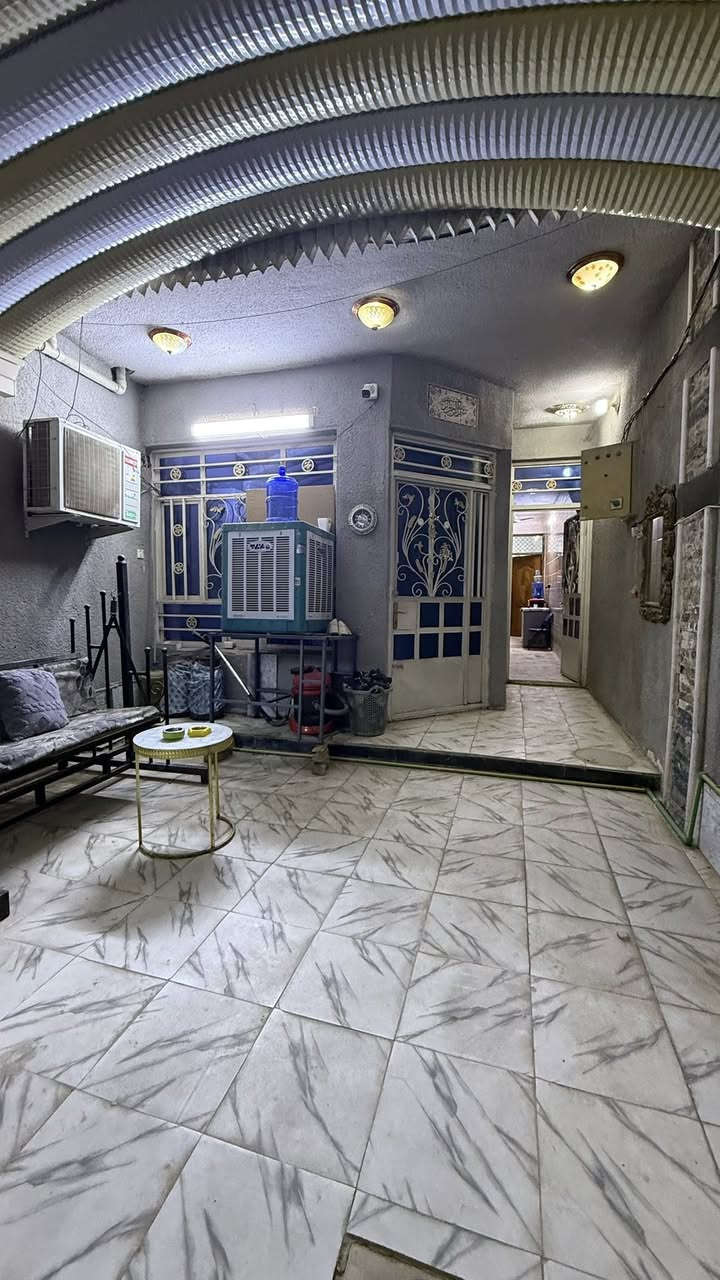 بيت للبيع ١٠٠ م ٥❌٢٠
  السريدات الجديدة المربع الاول شارع منصور قرب المذخر طرمة ٣غرف نوم واستقبال ومطبخ وحمام ومنور وترك خلف البيت وسطحين السعر على خاص ***********
