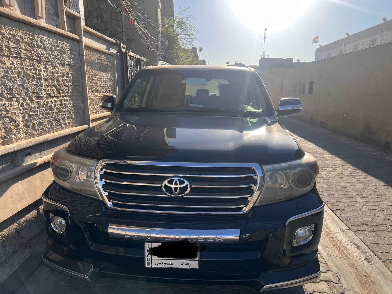 السلام عليكم ورحمة الله
سيارة تويوتا لاندكروزر 2013
اللون اسود 
‏Gx.r  v6
170,000km
فول مواصفات بريم
اخوان ما يحتاج اذكر مواصفاته لان معروفة فول مواصفات 
السيارة كافلة من الصبغ والتبديل والحادث 
السيارة كفالة عامة فقط بارد بالباب الخلفي عكس السايق 
ورصعة بالباب الصندوق 
رقم بغداد باسمي الشخصي 
سعرها 360 ورقة وبيها مجال ان شاءالله 
عنواني بغداد الشعلة 
للاستفسار اكثر
***********
***********
