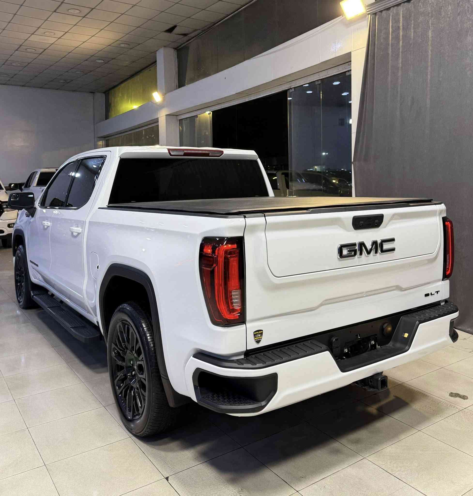 GMC Sierra 
2025 SLT
V8 - 5.3L - 4x2

بسمە و شغال
شاشە
کامیرە
لایت لید
بگ لایت لید
کوشینات هیتر
سوکان هیتر
کوشینات کهرابایی
گیج الکترونی
رادار 
ئوتو ستوب
باب طویل 
بودی قصیر
باب بودی قطعتین
کوشینات جلد
ویل ٢٢

22.000 mile
1 قطعە صبغ
سعر 390 ورقە

معرض ( مەدینە ) اربیل شارع ١٠٠م
0750 261 2500
0772 665 1010

