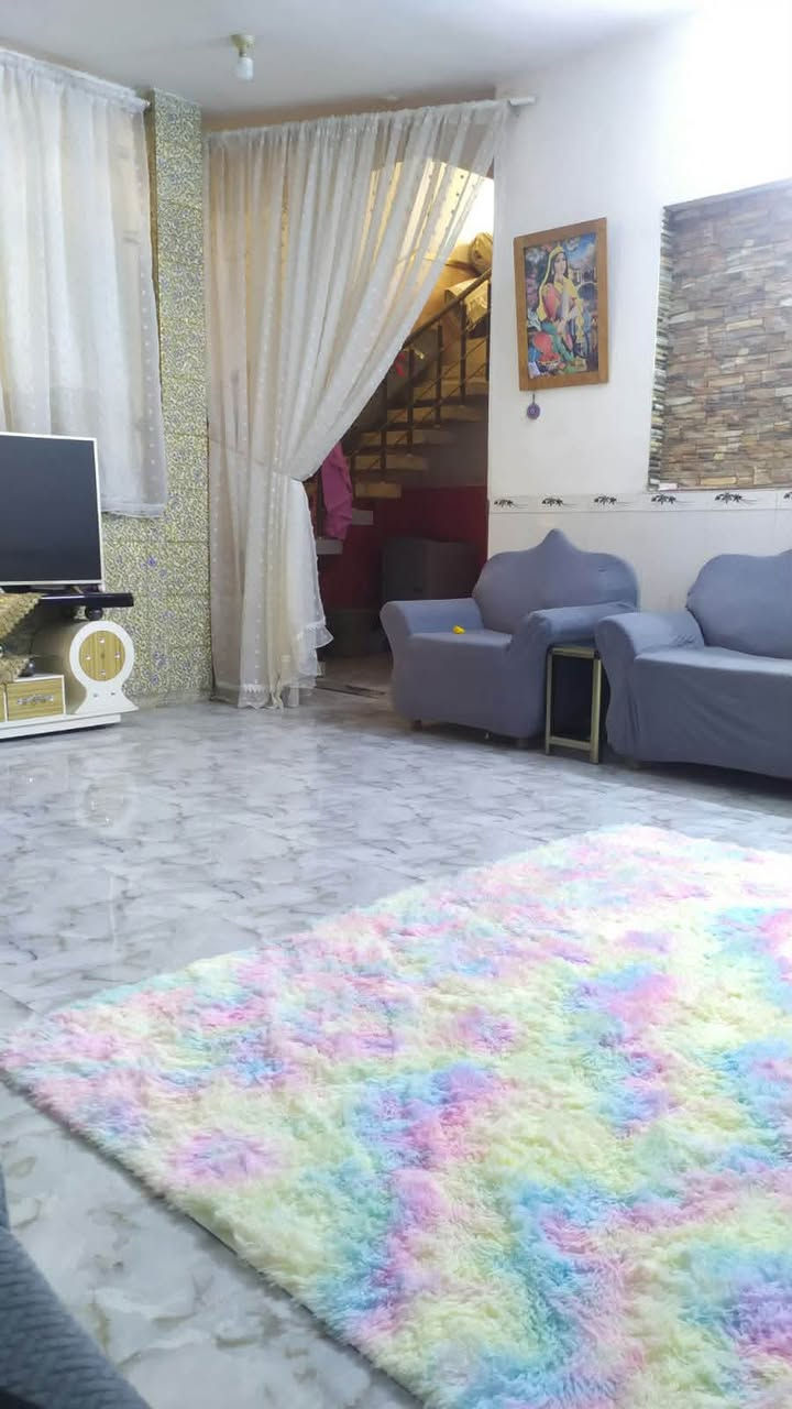 السلام عليكم
بيت للبيت طابو صرف 

البيت مساحته ١٥٠م يتكون من طابقين واجه ٧نزال ٢٠

طابق ارضي : استقبال مفتوح -مطبخ - وغرفه نوم 
الطابق الثاني : غرفتين نوم - كلدور 

البكرلي خلف حسينه الهادي 

شارع عريض ٢٠ متر تتوفر ل الخدمات تبليط وكهرباء وماء 
بناء حديث للتواصل :***********
