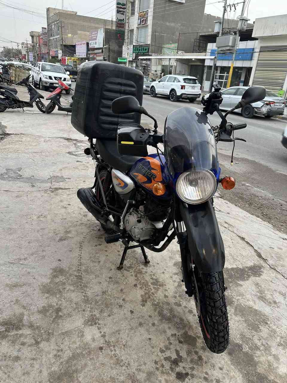 بوكسر 2023
محرك ما مفتوح مكفول 

كهرباىيات شغاله كلهه 

كلشي جديد بيهه 

اوراقه موجوده 

السعر مليون وميه وخمسين 

بغداد البياع 

***********
