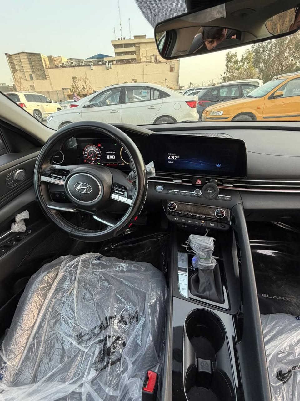 السلام وعليكم بالقراءن ماكو هيج سعر 140
النتره 2023 فول واحد على واحد هايبرد 
وشكد ماشيه 21 ميل مشي امريكه حادث جاملغ خلفي وبارد بالبند شبر بدون دواخل ايرباك دركه فقط السياره جاهزه من كلشي احلا من الصور ومعمره تعمير شركه عنوان السياره بغداد العامريه ***********
