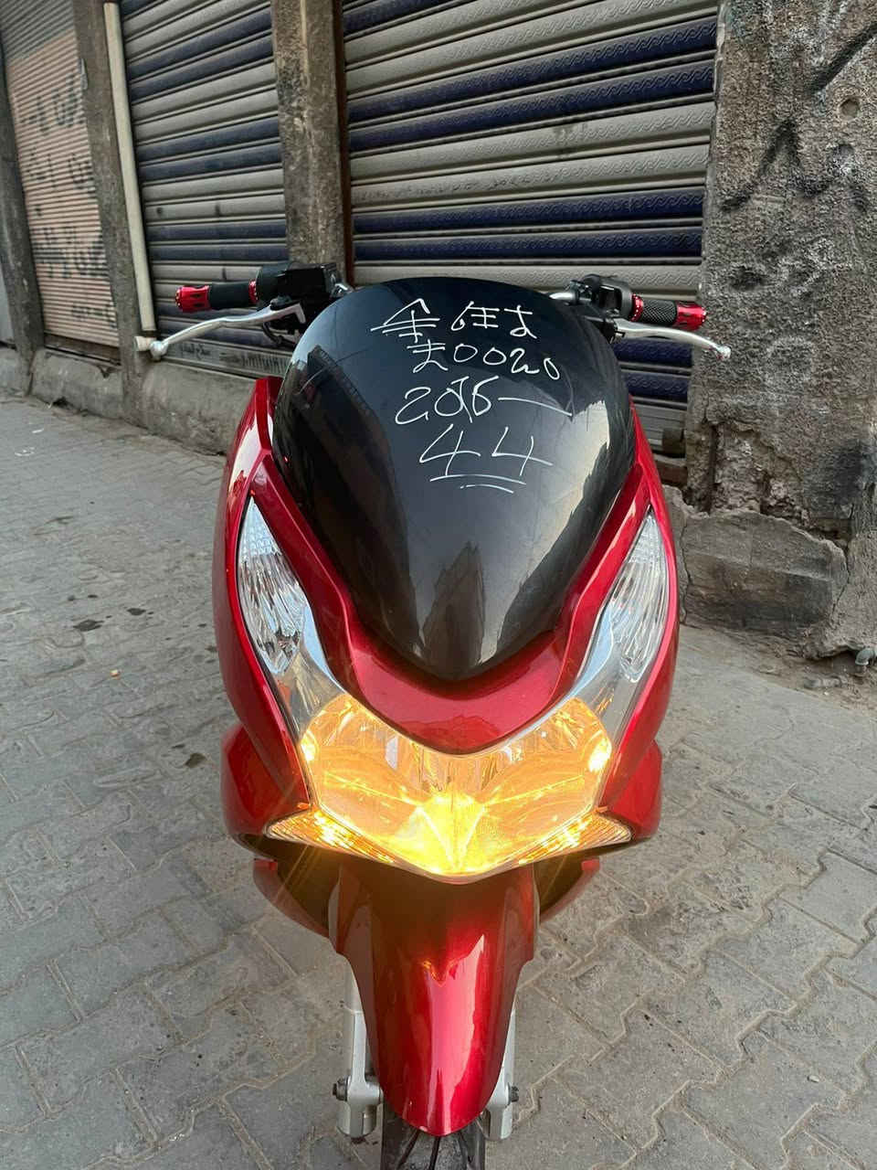 دراجه pcxجيل الاول. محرك(150)  الدراجه  ياباني كفرات ابلاديهه رمبه موديل 2016,,,,,,,,,,,,
حساس ازدحام,,,,,,,,,,,,,,,,,, ماشية (45الف )
دراجه كامله أستان كهربائي   لا تبخير. ولاتنقيص الدراجه مكينه لوك شلعه معدل خير من الله  احلا من الصور مال جناي المكان بغداد الكرخ  دراجة مكفوله. كفاله عامه. رمبه  اي نقص مابيه السعر( مليون 450)
وبيه مجال الاتصل( وتساب موجود )
***********
