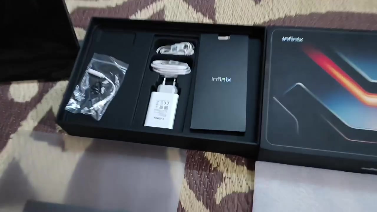 INFINIX XPAD GT (جديد) للبيع
الجهاز عبارة عن ايباد ١٣ آنج اقوى ايباد نزل من الشركة  
أسمه بل عربي  انفنيكس اكسباد جيتي 
مستعمل يومين فقط السعر الأصلي 545 الف دينار عراقي
 "السعر الحالي بعد فتح العلبة 500 الف دينار عراقي مابي أي مجال🔒"
ويوجد توصيل لكامل محافظات العراق سعر التوصيل خمسة 
مكاني النجف كوفة المواصفات مذكورة بل فيديو والصور وعلى الكارتونة 
للاستفسار التواصل معي خاص رجاءً 🥰موجود معه كامل ملحقاته ولكن الكيبورد والقلم منفصلات ولا يأتون معه.


**إذا كنت صاحب هذا الإعلان وتريد حذفه لأي سبب، رجاءا أرسل رسالة إلى الدعم الفني**