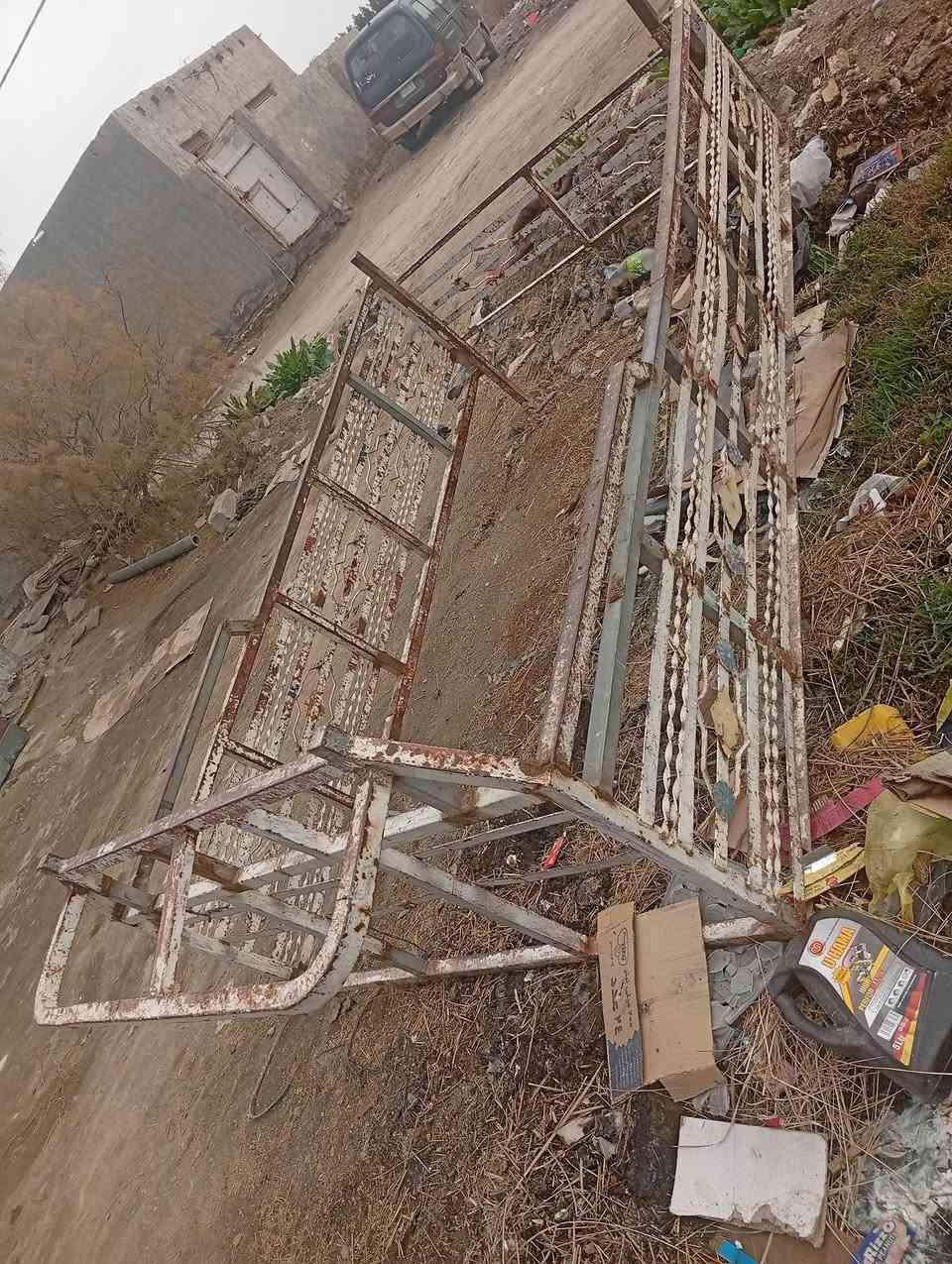 سلام عليكم محجر كيا 96السعر 100 بيه مجال الاستفسار ***********
