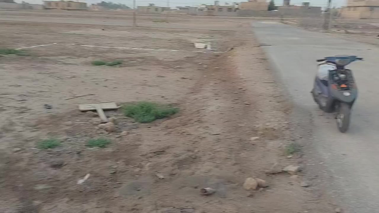 السلام عليكم قطعه ارض للبيع 
مساحه ٢٠٠متر طابو زراعي سند ٢٥ 
الحمزه الشرقي حي منصور 
رقم الهاتف ***********
