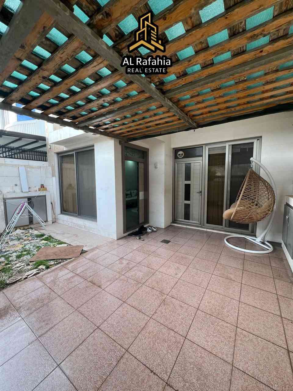 بيت للايجار في حي بختياري - اربيل.

مساحة 145متر مربع مؤثث بالكامل.
يحتوي على 4 غرف نوم مع 2 هول واستقبال ومطبخ حار ومطبخ بارد.
و4 صحيات وبلكونة كبيرة مع كراج وحديقة.

جاهز للسكن مباشرة.
للاستفسار يرجى التواصل على الارقام التالية:

*********** 
***********
***********
متوفر واتس آب.

عنوان الشركة: اربيل - 32 بارك - مشروع لايف تاورز قرب طريق 120.
