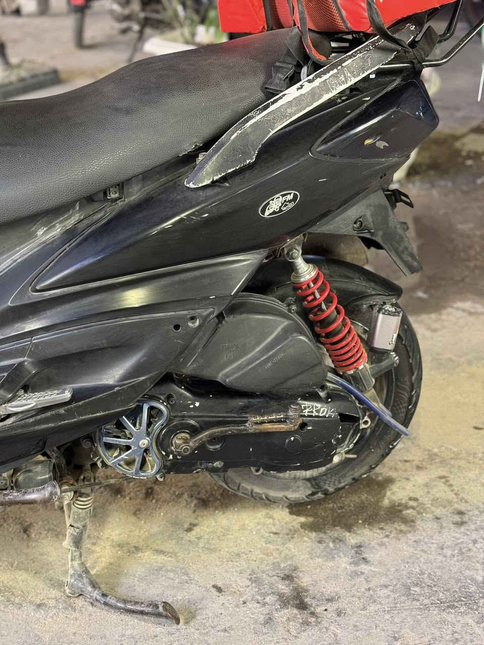 دراجه سكنز فحل كابريتر
دراجه ميحتاج اسولف عليها ابد 

اذا تجي واكو غير البل الفديو تاخذها بلاش 

دراجه كامله مكمله من عده الشاشه شغاله بس الرقام ماكو 

قبق رياضي

صالنصه رياضي 

يدات رياضي 

اشاير زنون 

لايت عالي ناصي 

تفاصيل كلها بل الفديوالدراجه اذا مو خرسه ترجع مكفوله من كلشي 

سعرها 725الف وبيها مجال لشراي 

عنواني بغداد الشعب شارع عدن 

رقم الهاتف *********** 24ساعه متواجد
