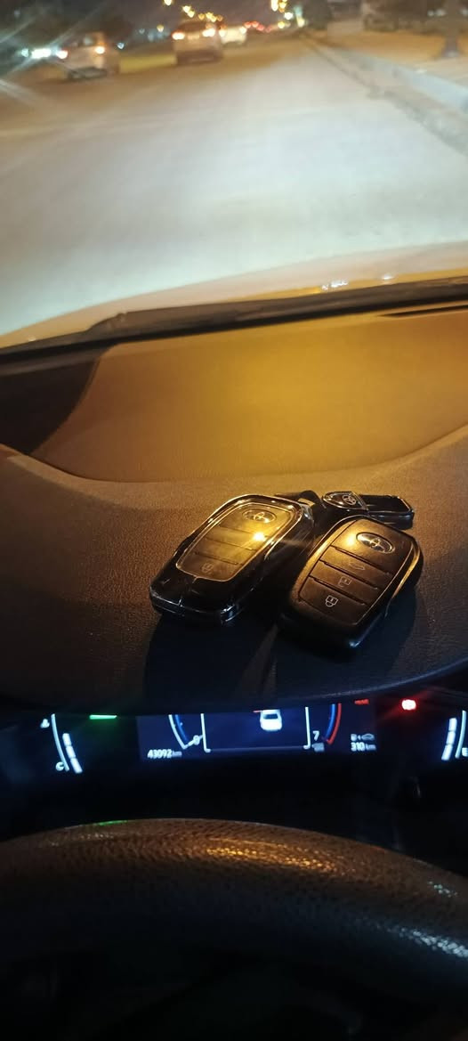 توێتە کروڵا هایبرید شکل خەلیجی فوول فوول ناو سۆر تەنها دوو پەنجە ساردی هەیە نیشان کرایە باقی هەموو گیانی بەشەرت نرخی152مەجالێکی زۆر کەم  شوێن هەولێر ***********
*********** أربيل, العراق
