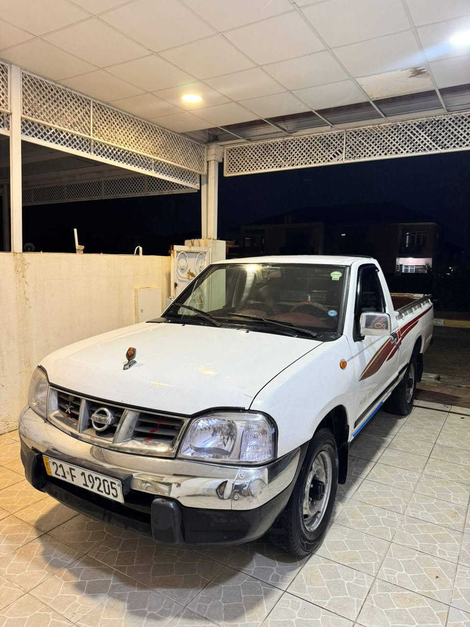 السلام عليكم ورحمة الله وبركاته للبيع نيسان شبوط تك قماره 4 جنكال رقم سليمانيه مكان سياره   كركوك اي استفسار اتصال برقم ***********
