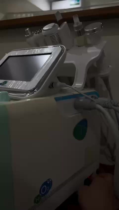 ✨🔥 ثورة العناية بالبشرة وصلتكم! 🔥✨

بعد اليوم ماكو تعب، ماكو مسامات واضحة، ماكو بشرة باهتة!

💎 جهاز الهايدروفيشل الأصلي ينظف بعمق
يسحب السموم والشوائب
يعالج الرؤوس السوداء
ويرجع لبشرتچ النضارة من أول جلسة ✨

الفرق يبين بنفس اليوم 😍
نعومة + صفاء + إشراقة تخلي الكل يسألچ شمسوين؟

💰 الجلسة العادية – 25 ألف
تنظيف عميق + تقشير + ترطيب فوري

👑 الجلسة الملكية – 35 ألف
تنظيف احترافي أقوى + سيرومات مركزة حسب نوع بشرتچ + ماسك فاخر + عناية مضاعفة
(نتيجة أفخم ولمعة تدوم أكثر) ✨

📍 الأماكن محدودة
📩 الحجز بالخاص
واللي تريد بشرة ملكية لا تأجل 😌�


**إذا كنت صاحب هذا الإعلان وتريد حذفه لأي سبب، رجاءا أرسل رسالة إلى الدعم الفني**