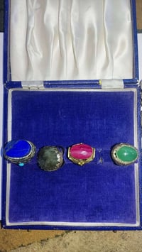 مجموعة من الخواتم ذات الاحجار الكريمة الي يريد يتواصل رقم الواتساب 078...