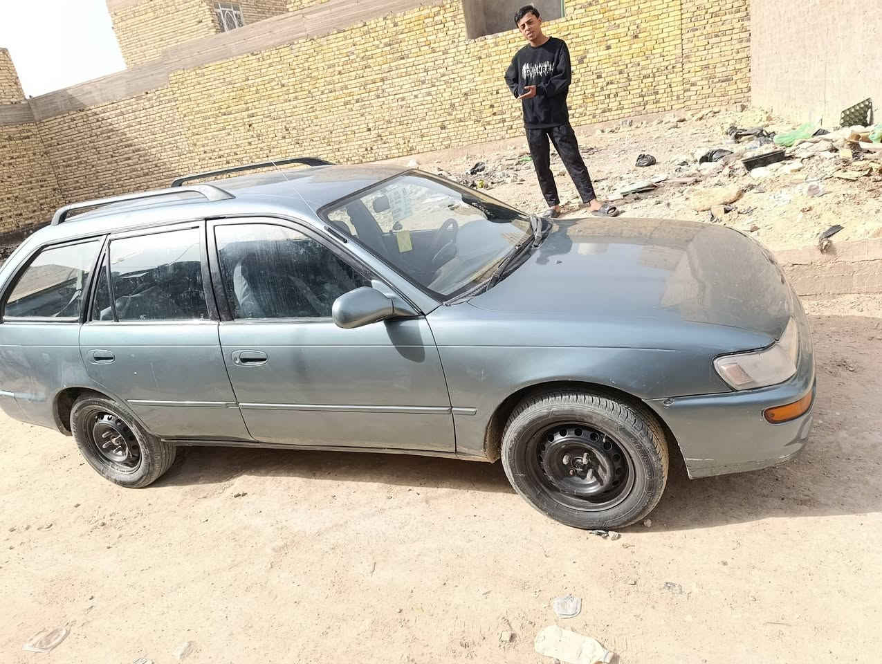 كورلا للبيع موديل 92 رقم بغداد المالك بنجف وسياره هم بنجف مكينه 1600 نضيفه سياره سعرها 45 رقم ***********
