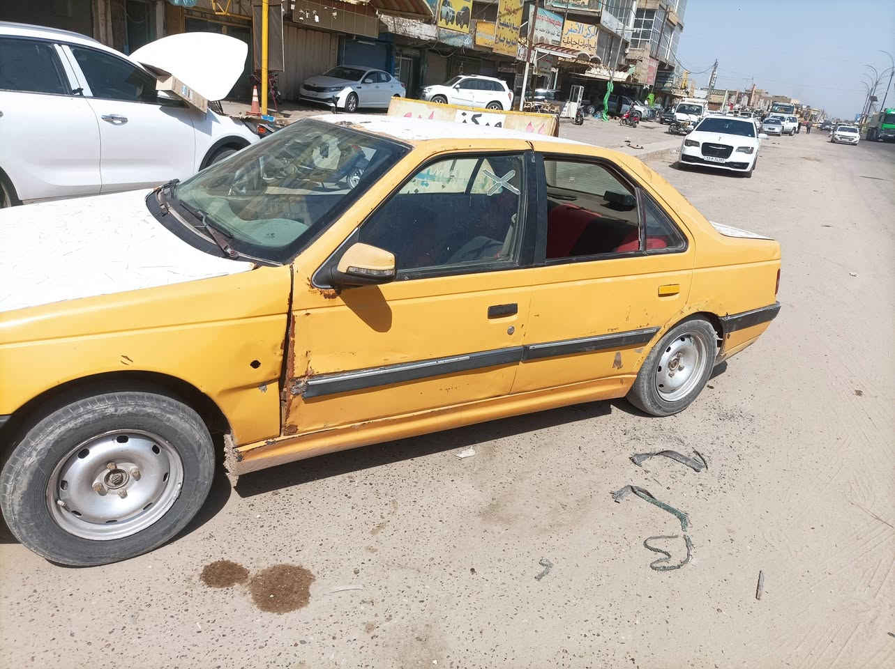 للبيع مستعجل بيجو405 مامطلوبه السياره شغاله بس بيه صوت بل مكينه ابيعلك كايمه ب14وبيه مجال ***********
