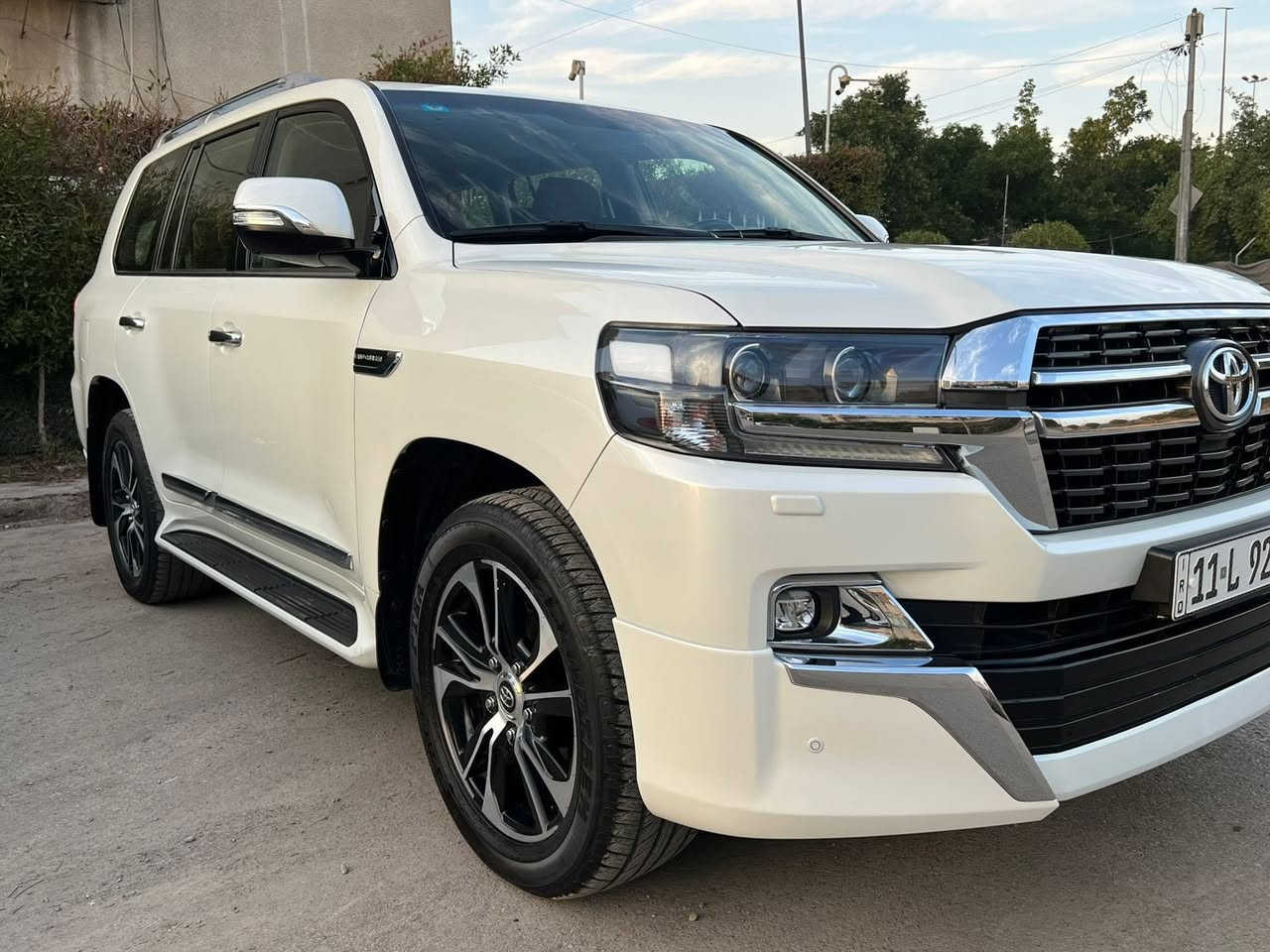 السلام عليكم لاندكروز موديل ٢١ بحرينيه سته سلندر فول مواصفات مكفوله كفاله عامه ماشيه ٦٥ رقم بغداد سياره حاهزه للاخير رقم بغداد باسمي مكانها بغداد الغدير ***********
