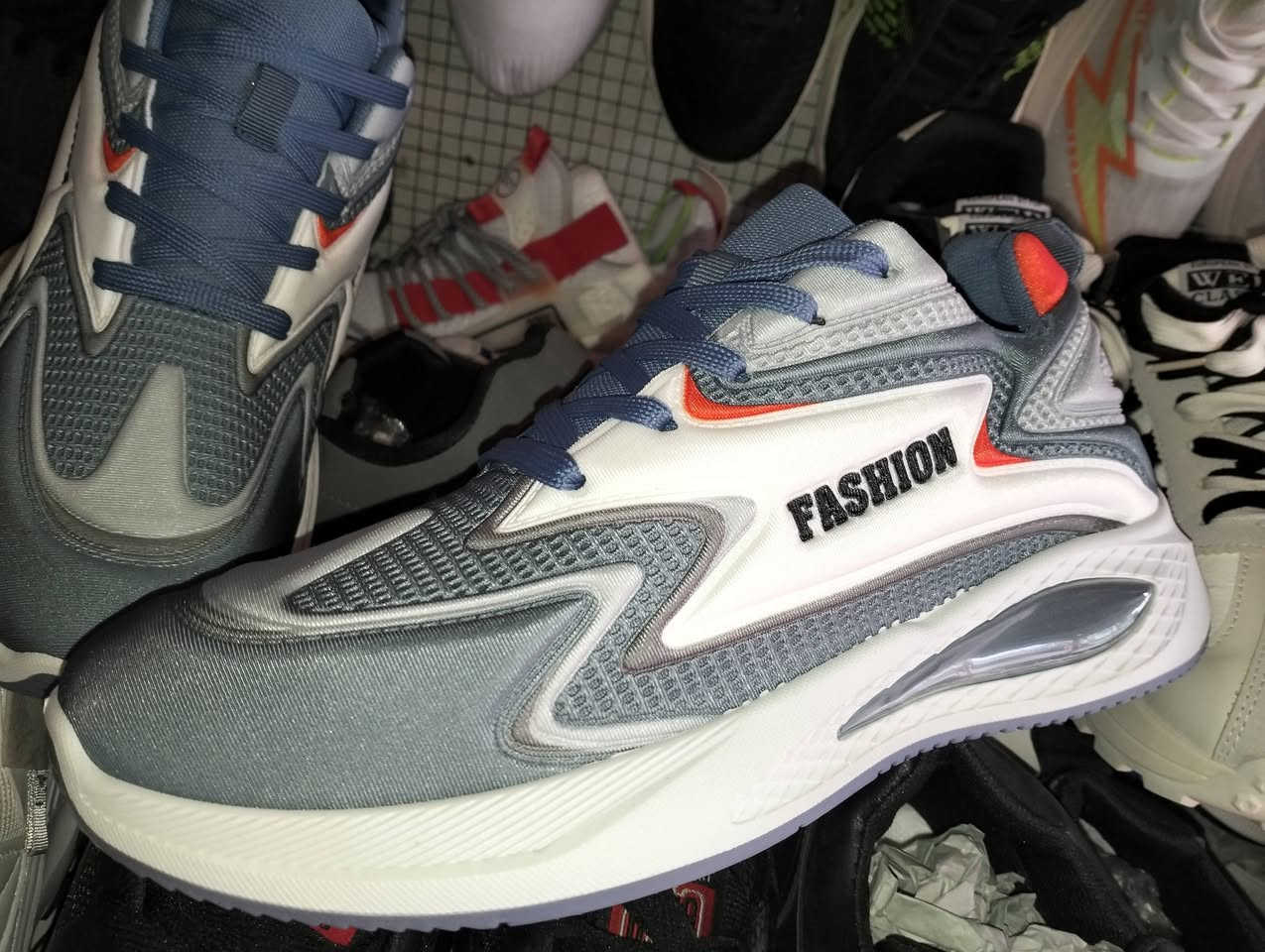 باله جديده درجه اولى حي التحرير مقابل جامع ال البيت بل فرع السايدين مال قوزي الصقال اول فرع عل يمين تاريخ 24/1 اي استفسار عل وات ساب أو مازنجر رقم ***********
