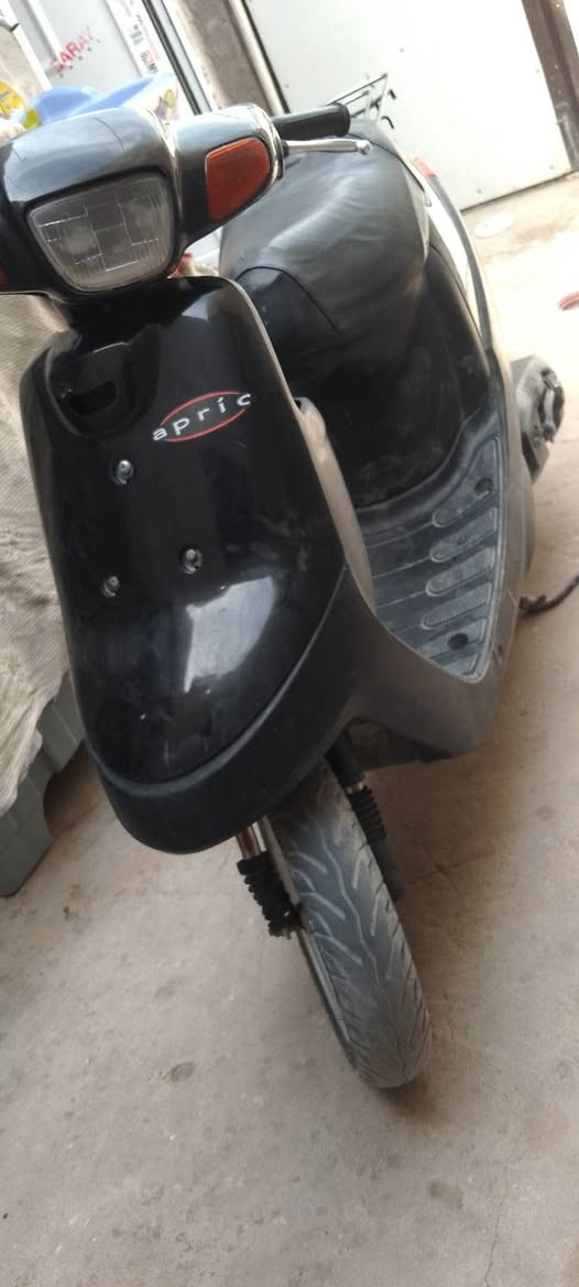 دراجه بطه حاويه برغي مامفتوح بيه
كلشي شغال بيه السعر 450 بيه مجال قليل حك الجيه 
مكاني نجف حي النصار ***********

