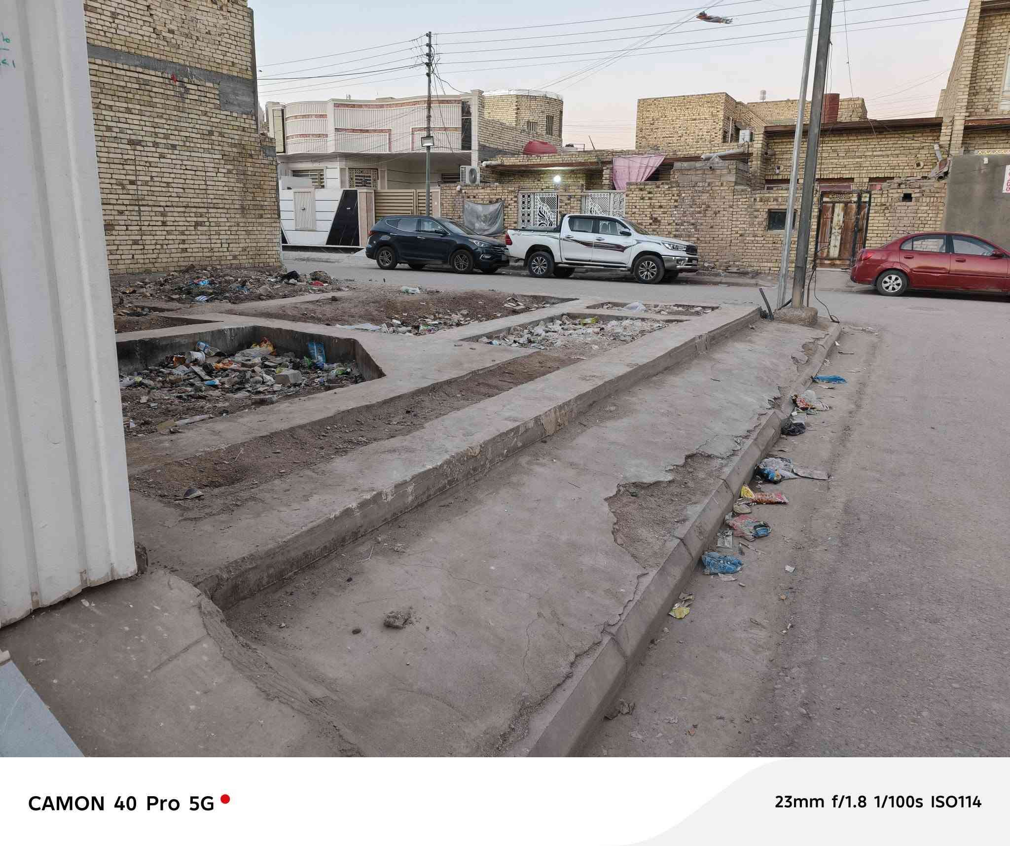 السلام عليكم قطعة 100م مربعة بنهاوند 3قريب مدرسة قصون الخير السفارة على رقم ***********
