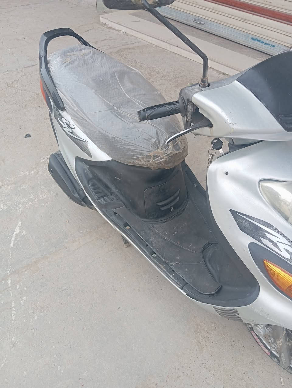 السلام عليكم 
دراجه للبيع 
نوع دولفين 
مجفته تجفيت درجه اولى 
تايرات جدد سلف جديد
باتري جديد كتف جديد 
دبلات جدد كهربائيات شغله
لايت عالي ناصي دبل اشاره
دبل هورن جديد كجيات شغله 
دراجه خير من الله مناقصه شي
العنوان بابل الحمزه الغربي 
ل ستفسار الاتصال عله الرقم التالي 
***********
