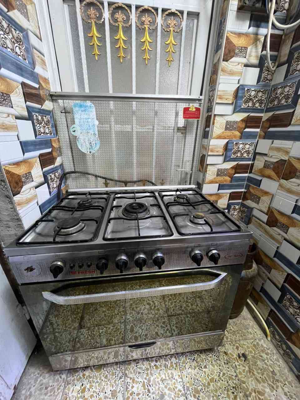 للبيع طباخ فريش مصري 5عيون  شرط نضيف وشغال مكانه حي ميسان للاستفار وتساب *********** مكلف
