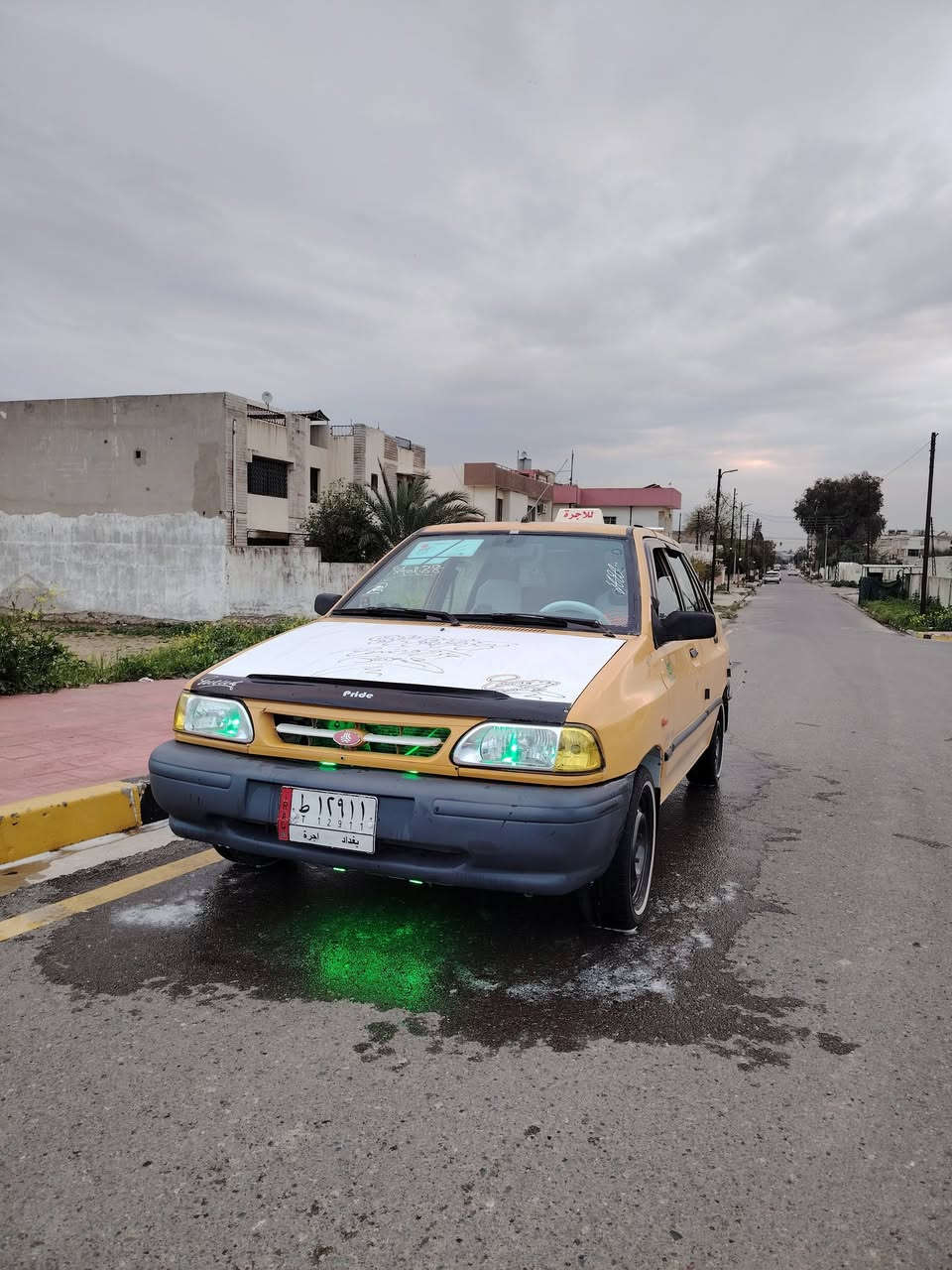 السلام عليكم سايبة لبيع 2011 مكينة وكير شرط كاربون بانزين شرط الوكالة والتحويل سنوية 2027سياره بدون ضرر صبغ جاملغ فقط شرط سعر27وبيها مجال قليل رقم الهاتف ***********
