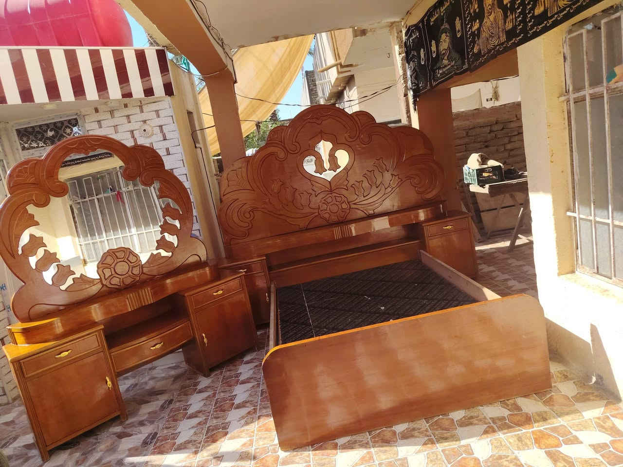 مكتبة جربايه وميز امرايه سيت واحد تسكام نضيفات *********** واتساب أو خاص
