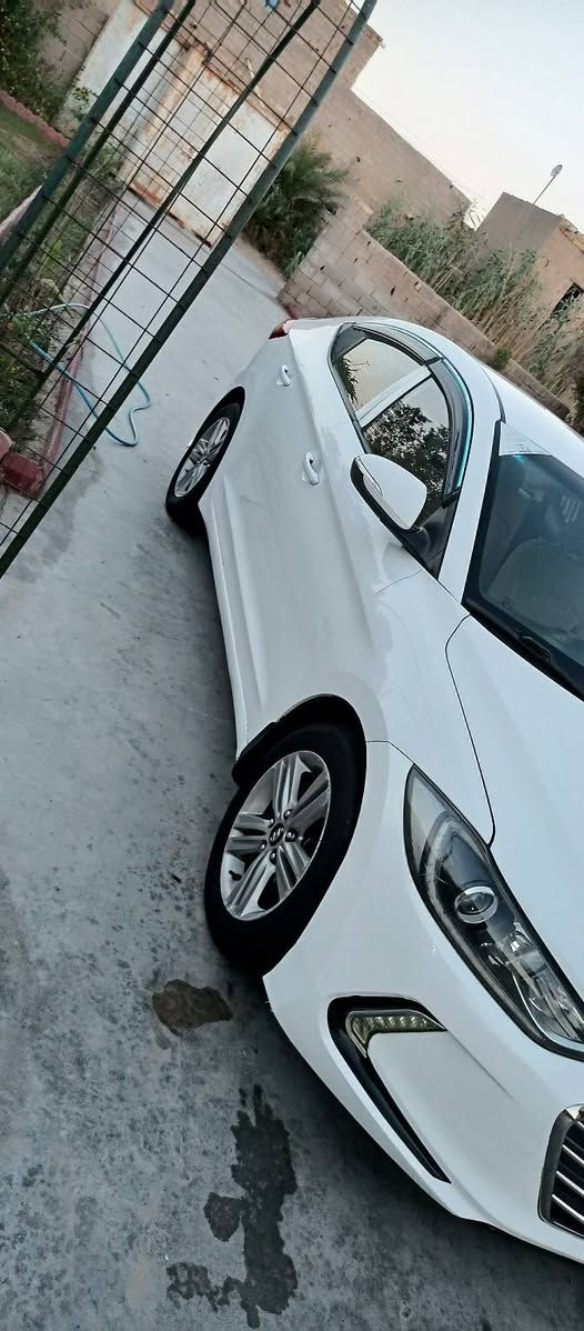 السلام عليكم النترا 2017خليجي. رقمه واسط
والسونار مرفق في الصور رقم سنويه جديد باسمي
نص فول بدون فتحة ، السيارة جديدة عنوان واسط نعمانيه 
ماشيه 121 الف حقيقي محرك200
بيع ومراوس ماكو مشكله سعره 150 بيه مجال  
للاتصال *********** غير متواجد على فيسبوك اتصل واني خادم
