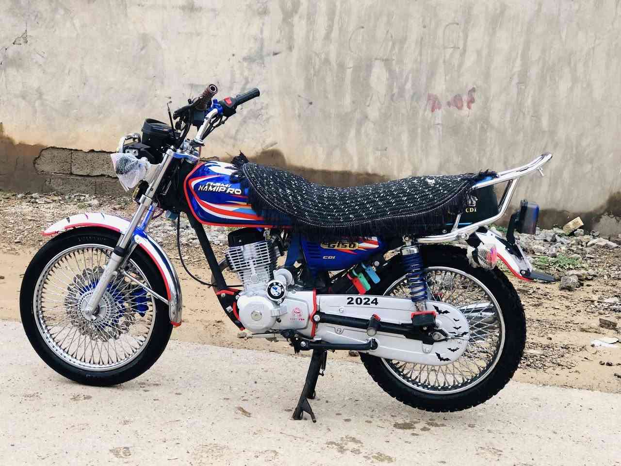 السلام عليكم.                                                                          دراجة البيع.                                                                            موديل ٢٤ / محرك ١٥٠.                                                             نضافه فول ماشاءالله شلعه فول مابيه نقوصات                          السعر خاص                                                                           رقم الهاتف ***********
