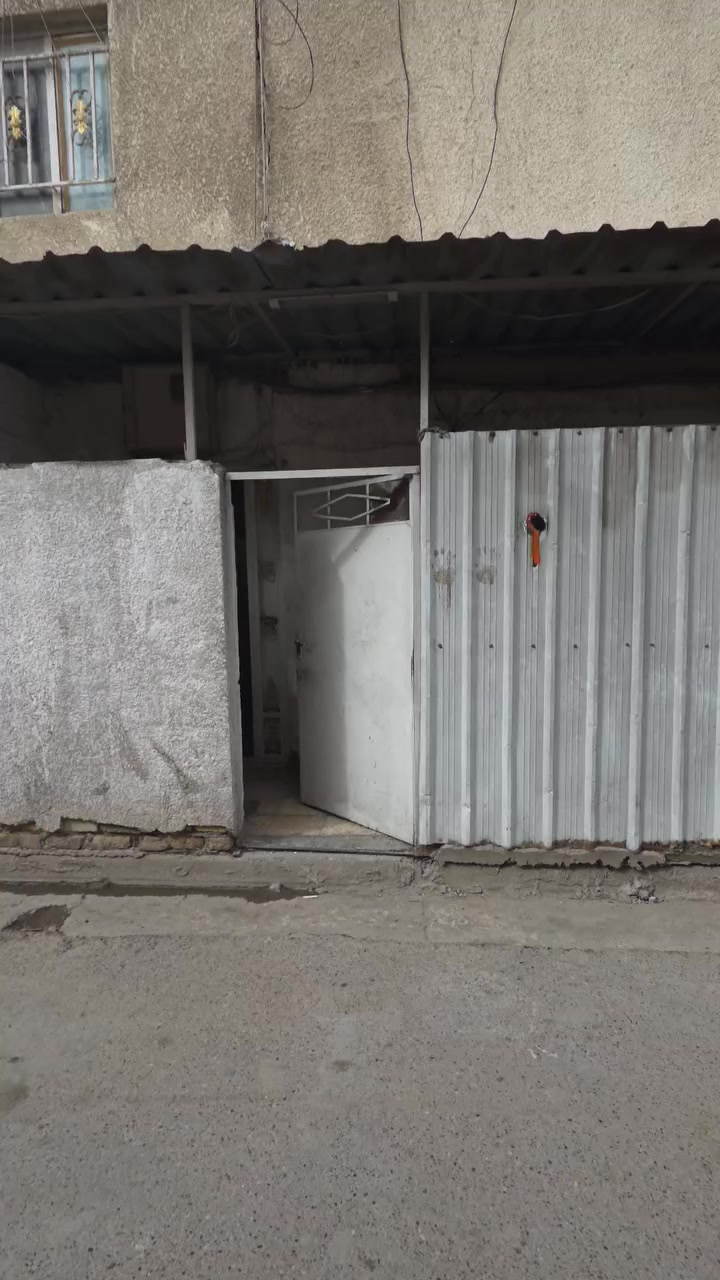 بيت نصف قطعه (للبيع)
مساحته 72 متر مربع ركن 
مدينة قطاع 45 
للاستفسار الاتصال 
***********
