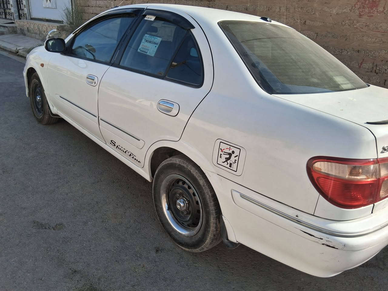 سلام عليكم سيارة للبيع نيسان صني ٢٠٠١ رقم بغداد نضيفه مكاني دهوك دوميز ***********
