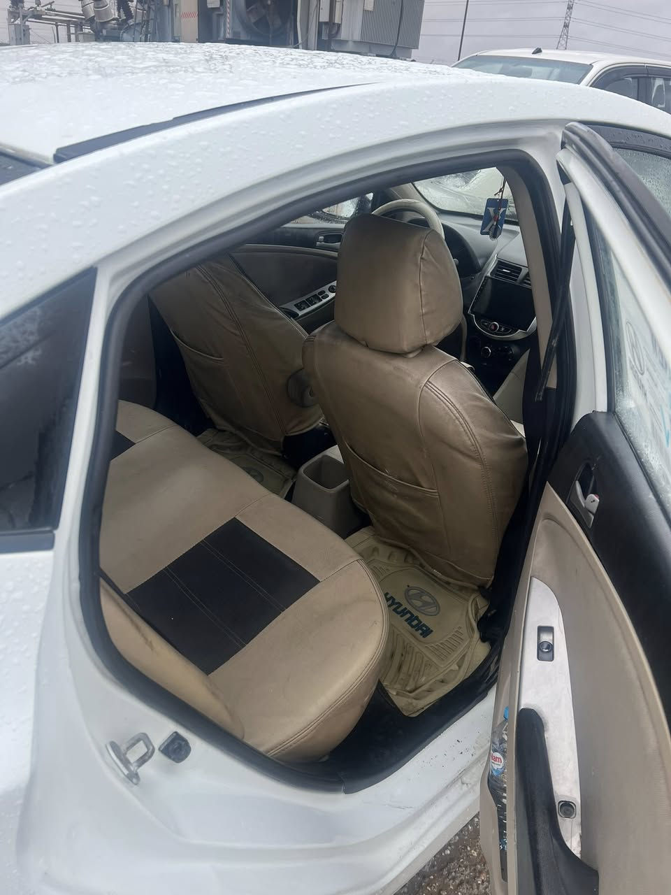 السلام عليكم ورحمة الله للبيع اكسنت موديل 2016خليجي 
السياره كفاله عامه من الضربه مكينه وكير كفاله حداده جديده تايرات انضاف غرفه جديده السياره جاهزه كل نقص مابيهه 
علمن السياره مصبوغه جماليه اثر جراد رقم بصره استوه طلعته سنويه بسمي العنوان البصره حي الحسين السعر 80
للتصال فقط اتصال ***********
