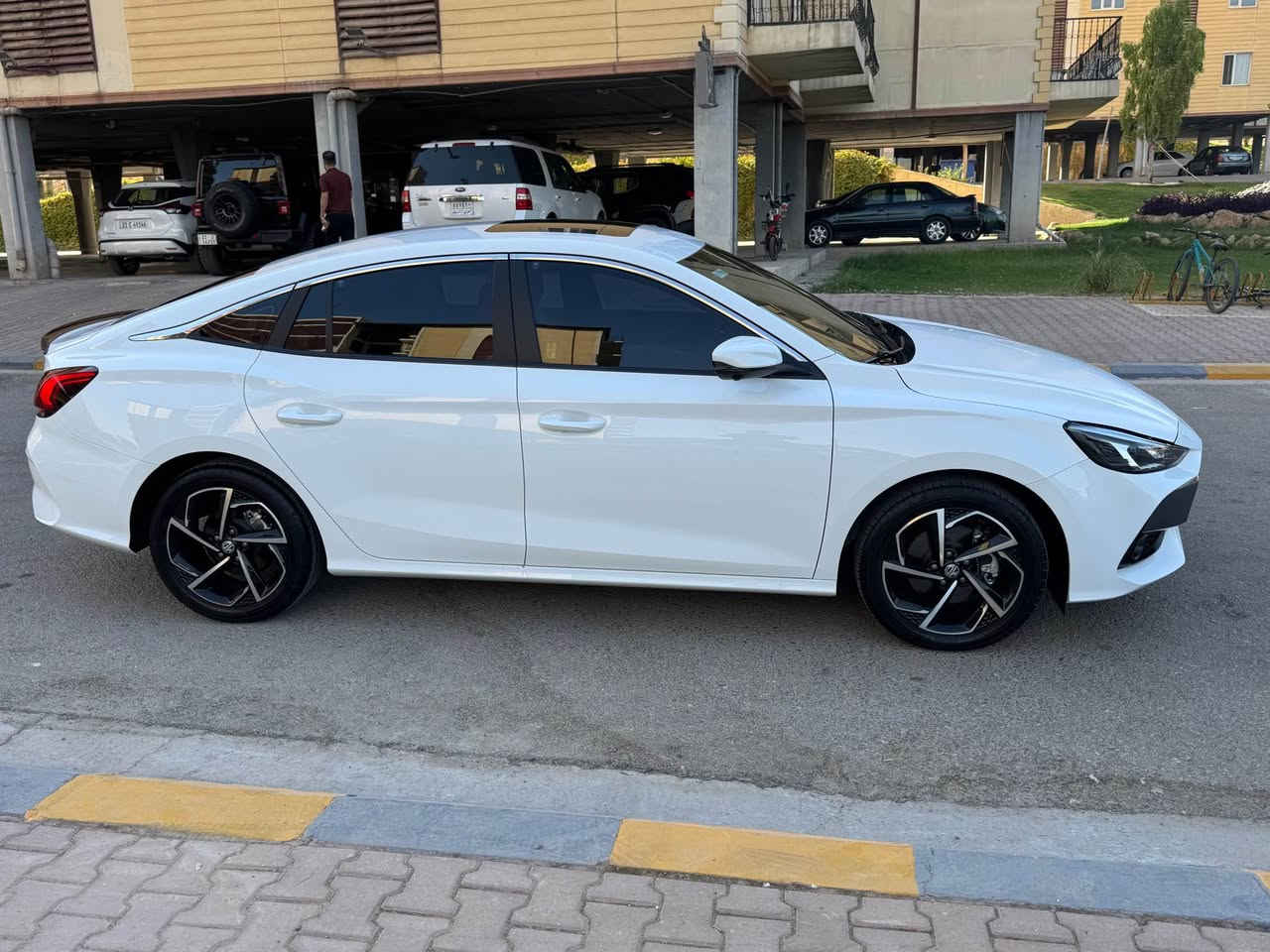 بەناوی خوای گەورە 
شتی لۆک و دانسقە mg gt 2024 luxury قەپات مواسەفات سفری شەریکە 6 ساڵ زەمان 
مەکینە 15 turbo
خۆم بە سفری رام کێشاوە 
مواسەفات 
فوول مواسەفات شاشە ئەلیکترۆنی گێڕ کوبرا ئاوێنە ئیشارەت و ئاوێنە ئەخەوێت برێک بەسمە ئۆتۆ هۆڵد ناو سوور گێڕی سەر سووکان تەبرید مەرکەزی خەتی جادە و ڕادار 4 کامێرا سڵاید سوکان ڤۆلیۆم کوشن کارەبا تەحدید سورعە لیدی ناوەوەی مارسیدسی بۆ دانراوە و پێش و دوای لیدە حاسەی دواوەی هەیە و کیتابی جام ڕەشی مرووری هەیە %80 سەنەوی و هەزە و بەڕادی تازەیە و با ناوی خۆمەوەیە  و کامل جوانکاریم بۆ کردووە و تەنانەت دەعامیەکانیشی ppf ئۆتۆمبيلەکە23 هەزار ڕۆشتووە 
شوێن سلێمانی 
*********** السليمانية, العراق
