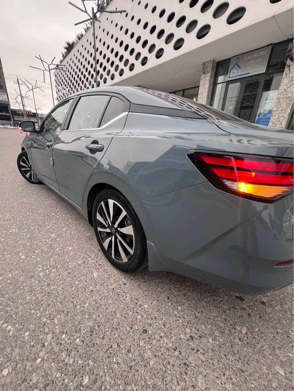 🔥 نيسان سنترا 2024 فل كامل — سيارة جديدة بمعنى الكلمة — وارد أمريكا — ممشى 12 ألف كم فقط 🔥

للبيع Nissan Sentra موديل 2024 وارد أمريكا، بحالة ممتازة جداً وممشى قليل. مع رقم بغداد حره

🔹 اللون: أسمنتي مميز
🔹 داخلية: جلد مشمشي فخم
🔹 فتحة سقف
🔹 ممشى: 12,000 كم فقط
🔹 السعر: 27,000,000 دينار عراقي

المواصفات:
✔️ تحكمات فل على المقود
✔️ رادار
✔️ سياقة ذاتية (مساعد قيادة)
✔️ ناقل حركة أوتوماتيك
✔️ اقتصادية جداً بالوقود

ملاحظة عن الحادث:
حادثها باب وجاملغ جهة عكس السايق الأمامي، ومع بارد في جاملغ باب الخلفي جهة عكس السايق، وتم إصلاحها بالكامل. يعني الصبغ فقط قطعتين عن السياره ايرباك طاك.

✔️ المحرك والگير بحالة ممتازة
✔️ السيارة جاهزة للفحص بأي مكان

📍 الموقع: بغداد، الكرادة داخل
📩 للتواصل: تفضل **خاص أو الاتصال عل *********** بغداد, العراق
