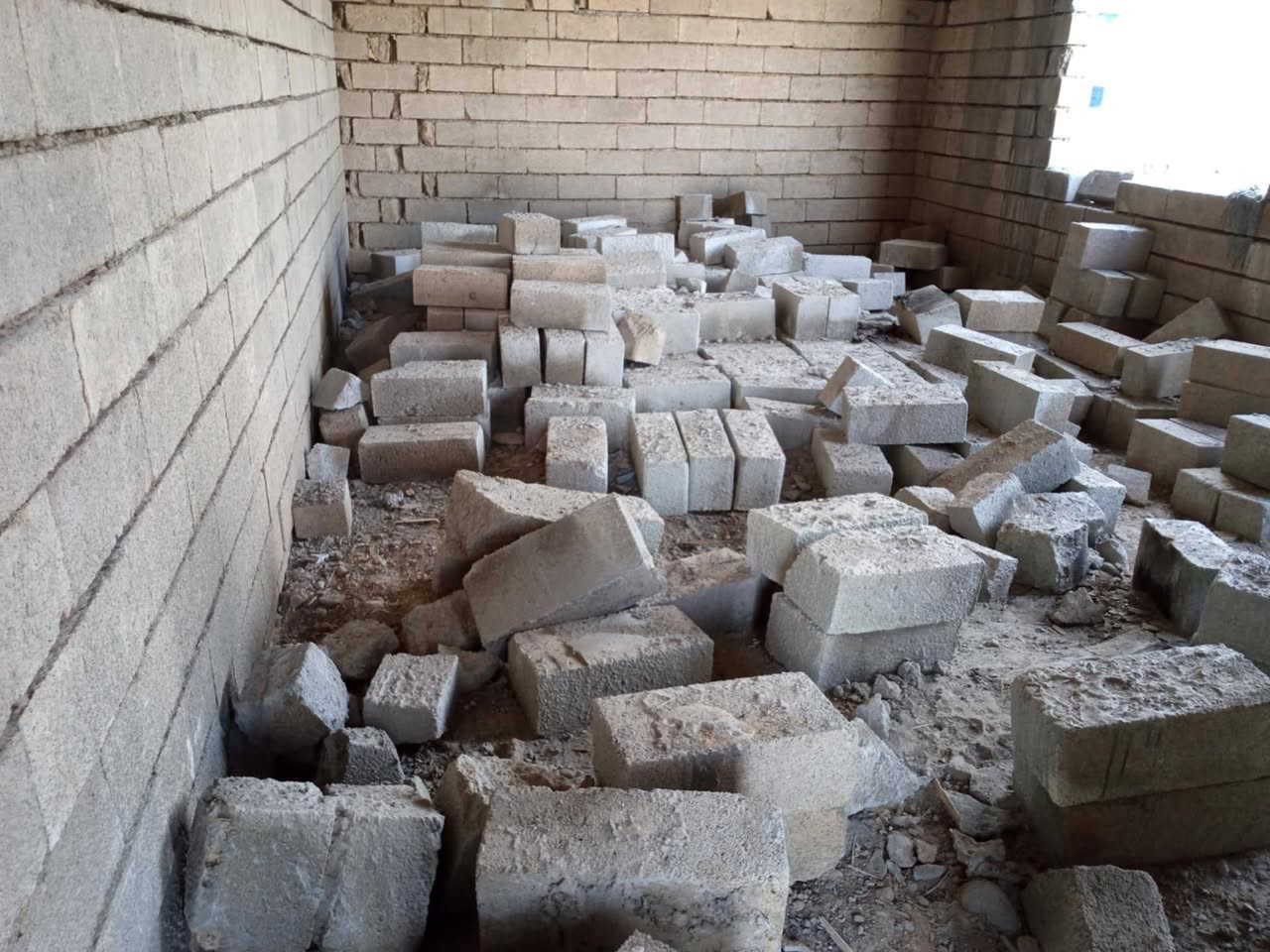 #هذا_باب_رزقي_حتئ_اذاماعندك_شغل_ادعمني_بتعليق
السلام عليكم يوجد كادر عمل لكافة الاشغال راح اذكر الشغل الي نشتغلو 
سحب اشتراكات ماء
تصعيد مواد 
صب ناعم + لاش 
تنضيف بيوت 
تصفير بيوت 
تصفير تكعيبات 
تدخيل بلوك داخل البيت الخشب 
تصعيد بلوك فوك البيت
تصعيد رمل فوك البيت 
تصعيد حجر فوك البيت
تصعيد اسمنت فوك البيت 
فرش حجر بيوت 
صب بيتونات 
صب صحيات 
تصفيط بلوك فوك الخريطه 
تدريز بيوت 
تدريز تكعيبات 
تصليح مجاري 
رش تكعيبات بلكامل 
رش بيوت بلكامل  
تدخيل جص داخل البيت 

ناخذ قطعيه وداخل الشرقاط وخارج نشتغل 
 /***********
*********** والخاص مفتوح .. أسعار مناسبة
