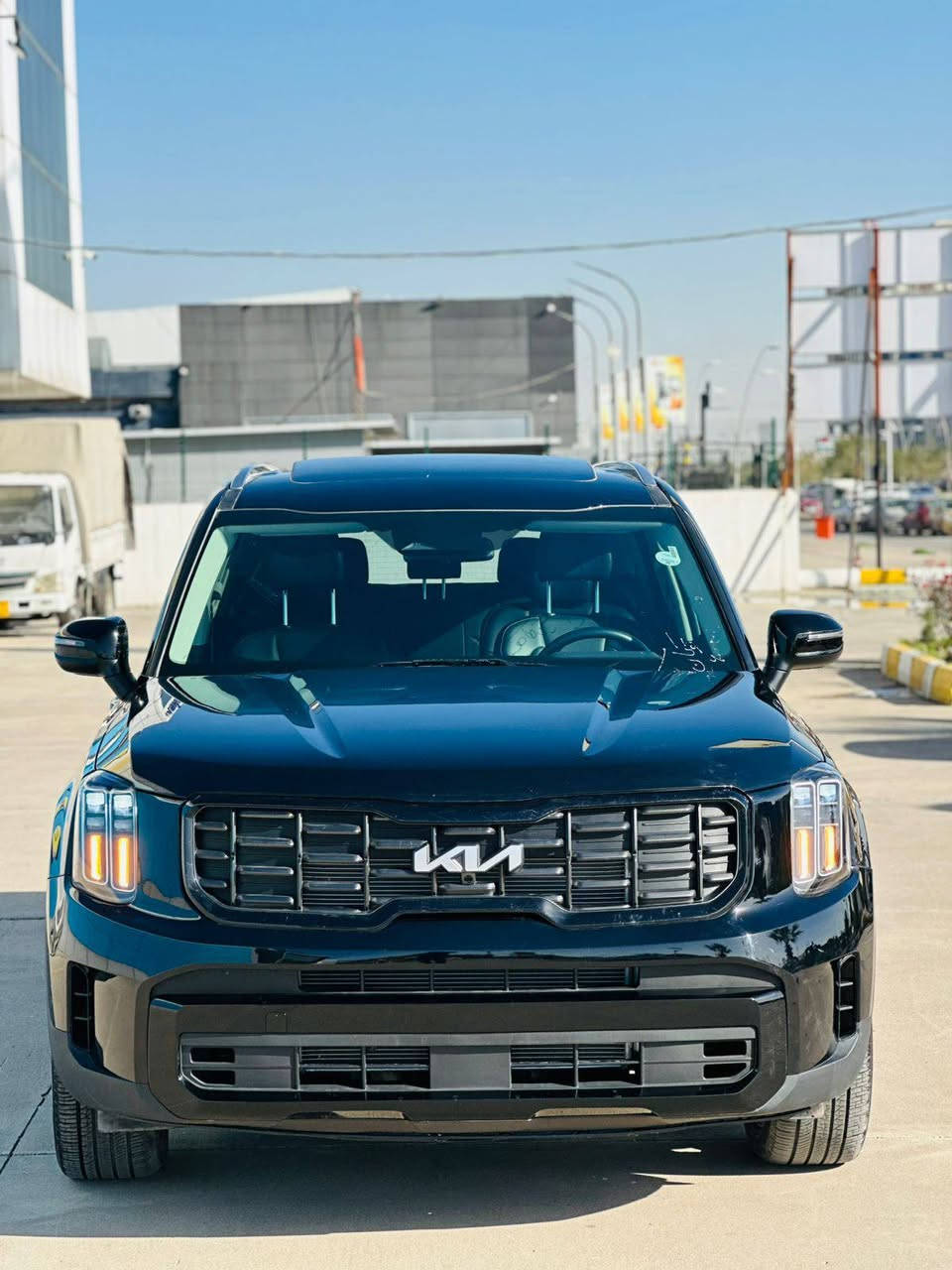 🆕 2025   KIA TELLURIDE 
كيا توليرايد    الشكل الجديد 2025
السياره داخله جديد .
السياره جاهزه 100/100 بدون اي نواقص او مصرف 

 المواصفات : 
السياره فول مواصفات 
* بصمة  
* ⁠فتحه ( سيلايت ) 
* ⁠كشنات هيتر 
* ⁠كشنات كهربائي 2 امامي 
* ⁠كشنات جلد 
* ⁠و تشغيل عن بعد 
* بصمة ابواب 
* شاشة ايباد 
* تبريد مركزي 3 قطع 
*  لدات مصباح امامي وخلفي
* رادار امامي + رادار جانبي
*  شاشه تاب حجم كبير 
*  شاشه اعطال
3 مقعد ( 7 راكب ) 
*  حساس قياس ضغط هواء الاطارات♻️
*  ويل كب   كروم اسود بلادي 
* نظام قيادة (ذكي👌 نورمال🍃 سبورت🚀 )
*محرك ستة سلندر حجم 3800L
  
ملاحضات : رادار  وتبريد وغاز شرط الفحص بلادي شركة ⚕️ حجر الصالنصه بلادي شرط الفحص 
الضرر:  بدون صبغ✅ - ايرباكات سليم ✅
شبر جملغ امامي تعديل بارد✔️
صور حادث موجود مع الصور 
السعر : 270 ورقة 
العنوان : اربيل ( معرض اربيل كارس لتجارة السيارات) 
 للأستفسار الرجاء اتصال او مراسلة . واتساب ***********
