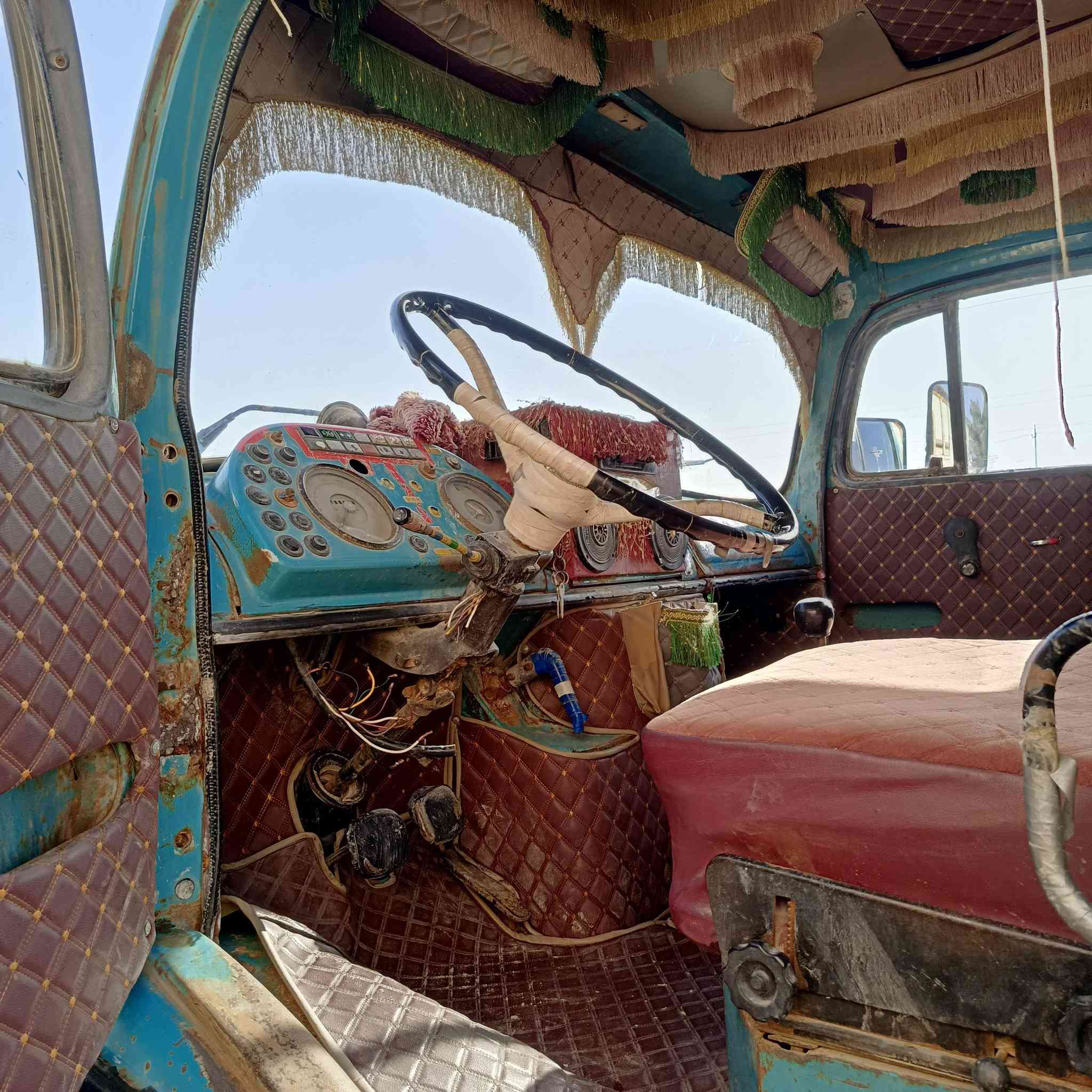 سلام عليكم وردين للبيع موديل 75 مقفول كفاله عشراوي رقم بغد استفسار الرقم ***********
