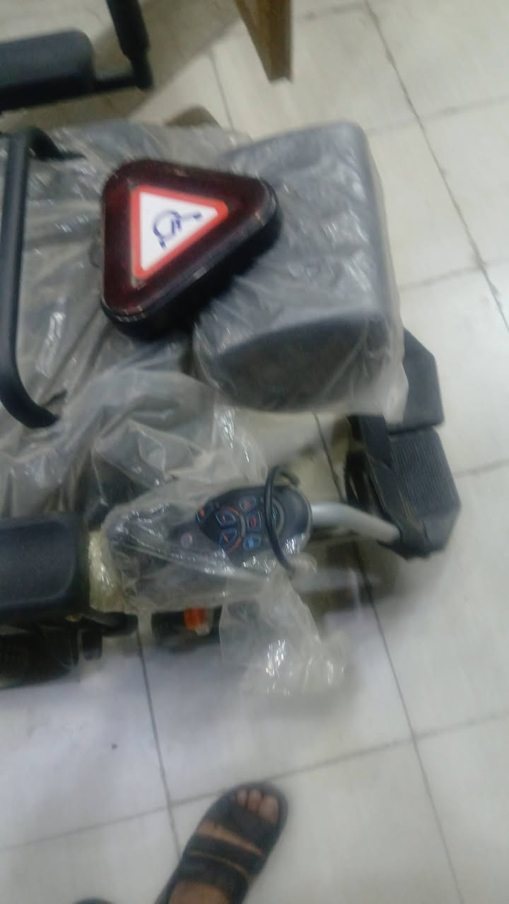 كراسي كهربائيه جديده مستعمل قليل جدا جدا يمشي مسافات طويله بحدود ٣٥كيلومتر الشراي يتصل بغداد سعره مليون و٤٠٠الف نوع كوري واتساب ***********
