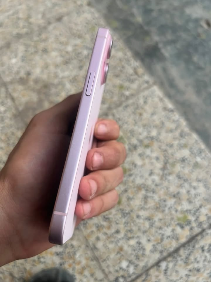 السلام عليكم ايفون 15 عادي لون وردي المميز  يجي دبل خط
الجهاز بي فطور بل كلازه مثل ماموضح بل صوره 
والكامرات لازم تبرمج الجهاز وتررر فقط وكع مني وصار فطور وكامره توقفت غير هيج الجهاز وتررر
ذاكره ١٢٨  
بطاريه ٨٩  
دبل خط 
كارتونته وشاحنته 
اتصال او واتساب فقط ***********  
مكاني ديالى بعقوبه 
والجهاز مال بيت 
سعره من الاخير نطيحه ٤٣٠ 🎊
