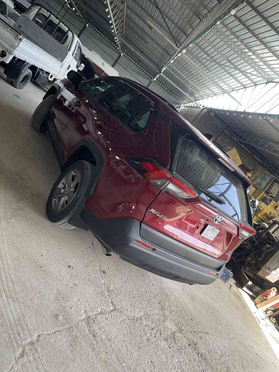 السلام عليكم  تيوتا راف 4 le هايبرد موديل 24 الضرر قطعتين تصليح وقطعه تبديل عداد المسافه 7000 مكان السياره سامراء السعر 205 ورقه بيها مجال بسيط رقم الهاتف ***********
