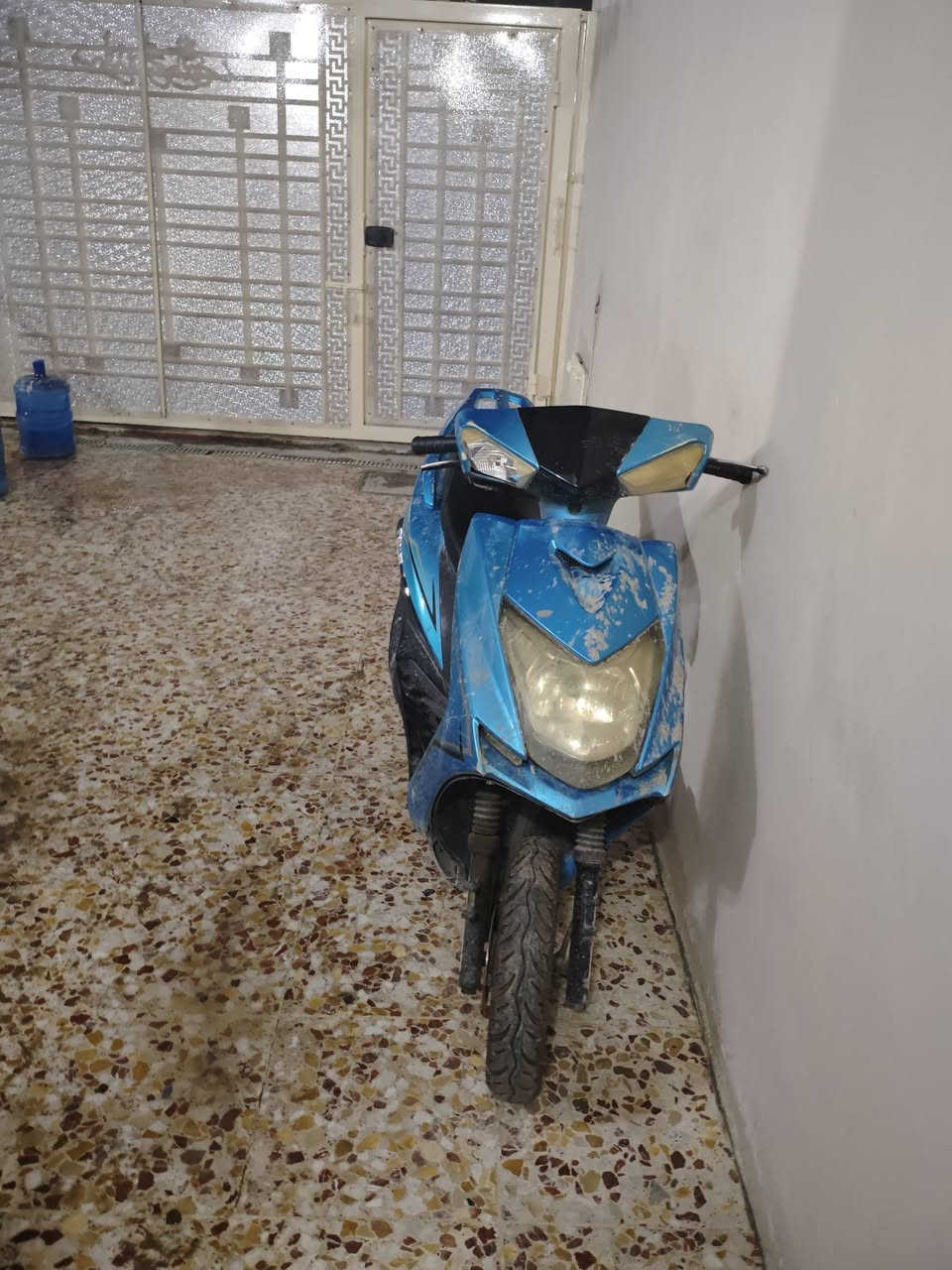 السلام عليكم سكنس صيني الدراجه مال روحه و جيه (شغاله) عايزها بس هلال مال هندر و ستاند مكينتها مجفته مره وحده بيدي جفتتها يعني وكم المكينه فول  صالنصه رياضي و البلادي موجوده للعلم الشوته مالتها جديده و موجوده 
قيم باليرضي الله و تعال اخذها 
عنواني كربلاء الحر ***********
