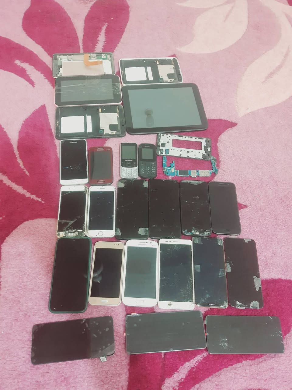 اسلام عليكم شراي يجي واتساب او يتصل ❗❗❗ ابيع شلعة
***********
للمهتمين واهل صيانة اجهزة للبيع بيهن نقص شاشات وبيهن واحد كونكتر شاشة واحد يرادله تنصيب النظام وبيهن شغالات كلشي مابيهن 
سبب البيع تركت الصيانه 
سعر 130 مكان بغداد مدينه
